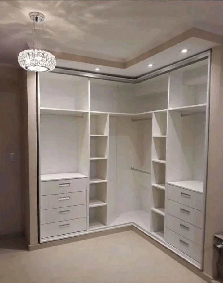 Кухни на заказ / Кухонные гарнитуры
