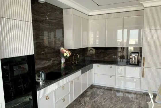 Кухонный гарнитур бежевый 2050х2190 мм на заказ